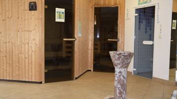 Sauna, steam room