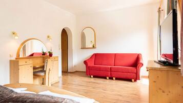 Standard Triple Room | 1 bedroom, premium bedding, desk, laptop workspace