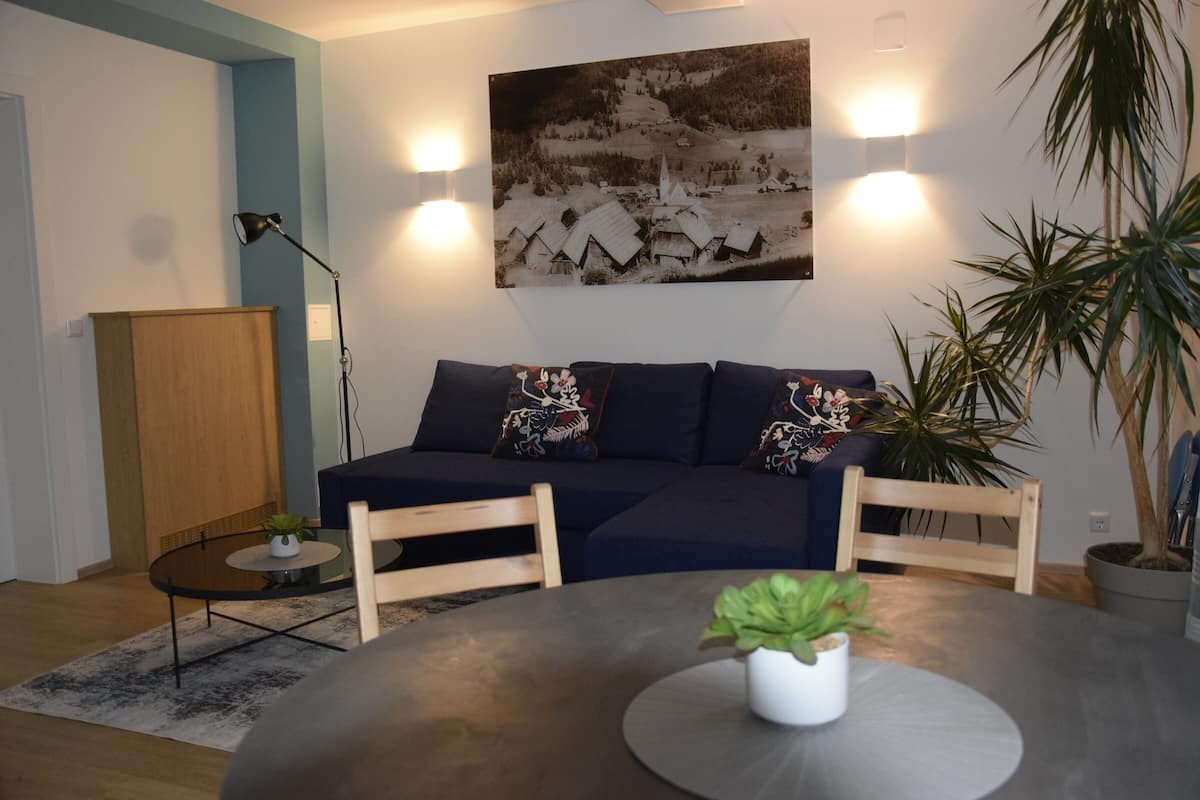 Apartamento familiar | Zona de estar | Smart TV de 38 pulgadas con canales por satélite, una televisión