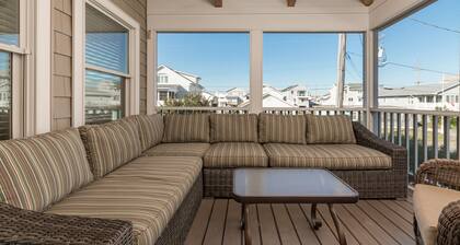 IDEAL LOCATION - ONLY A BLOCK AND A HALF TO BEACH- 208 Fourth Street, Bethany