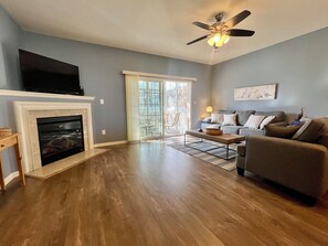 Smart TV, fireplace