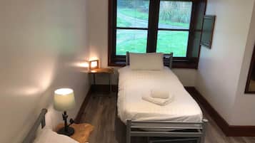 3 bedrooms, travel cot, WiFi, bed sheets