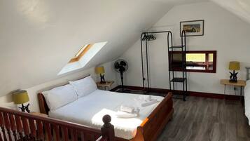 1 bedroom, bed sheets