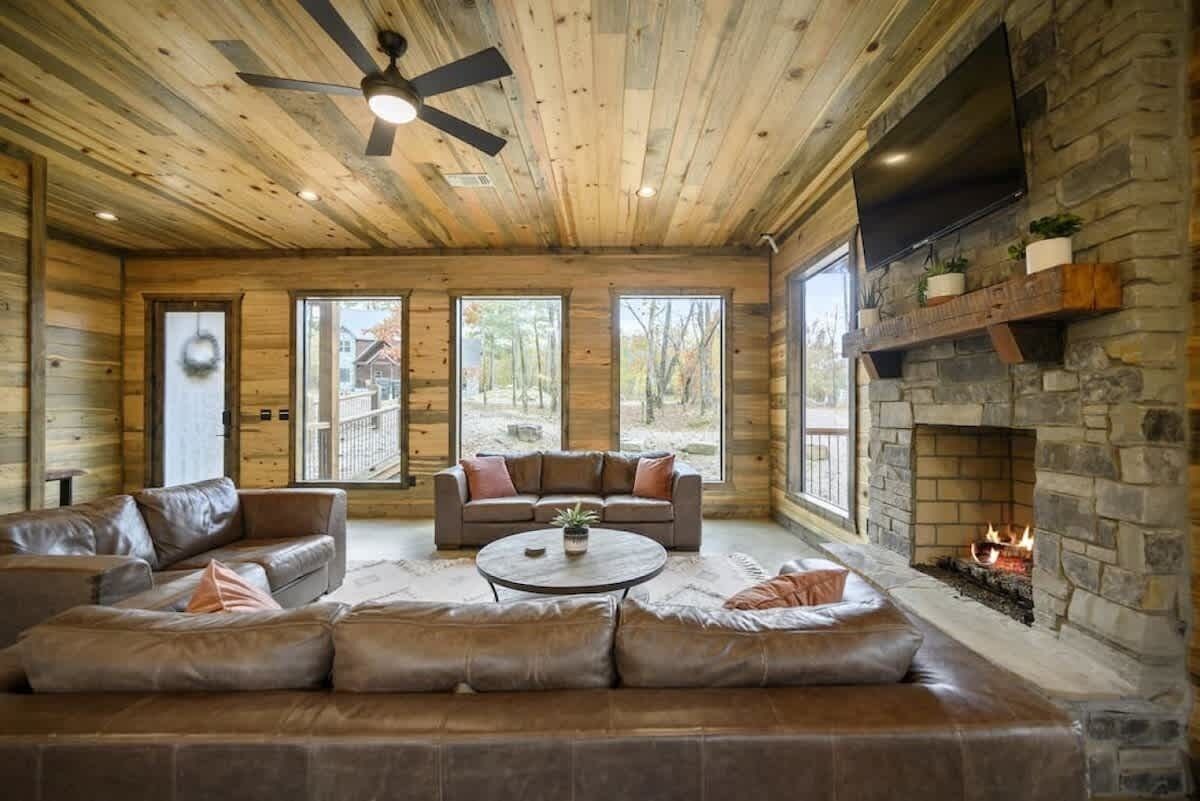 TV, lareira, videogames, escritórios