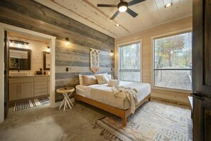 4 bedrooms, desk, iron/ironing board, WiFi