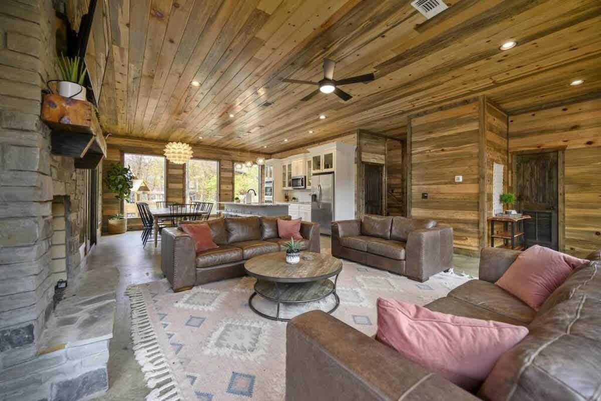 Televisión y oficina 