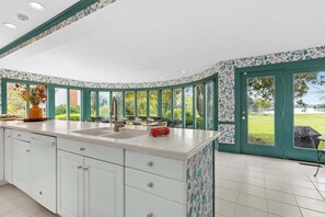 Fridge, microwave, oven, stovetop - Historic Waterfront Estate with Pool & Pet-Friendly  – Perfect for Fall Getaways (Oxford)