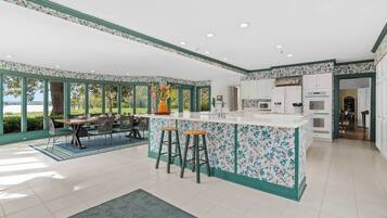 雪櫃、微波爐、焗爐、爐具