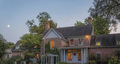 Historic Waterfront Estate with Pool & Pet-Friendly – Perfect for Fall Getaways