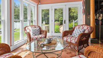 TV, fireplace, offices