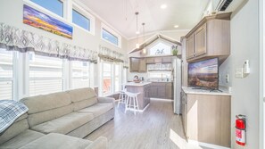 Unclassified image, 5 of 20, button