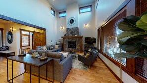 TV, peis, DVD-spiller og bordtennis