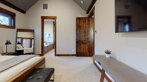 6 bedrooms, Internet, bed sheets - Sunriver Adventure Base with Access to Exclusive Golf (Sunriver)