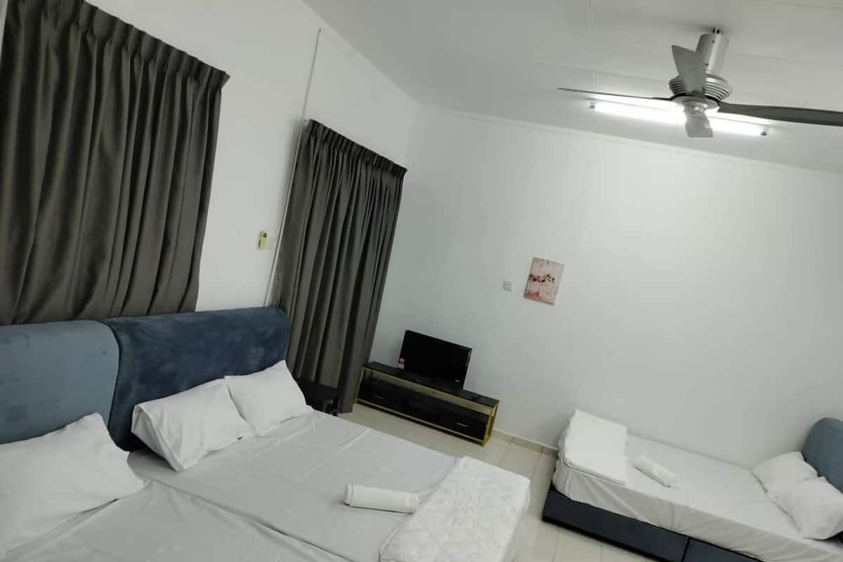 House | Iron/ironing board, free WiFi, bed sheets