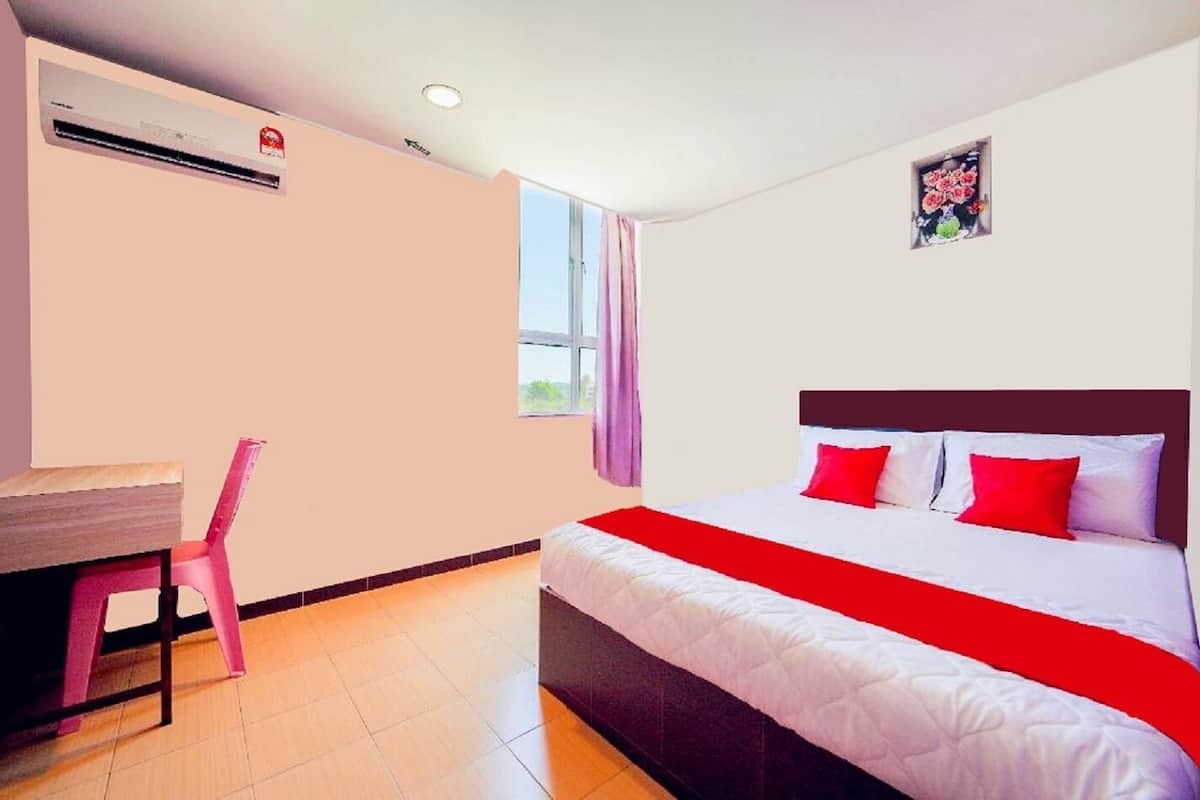 Deluxe Double Room | Iron/ironing board, free WiFi, bed sheets