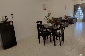 Iron/ironing board, free WiFi, bed sheets - CMN Hotel & Homestay (Sungai Petani)