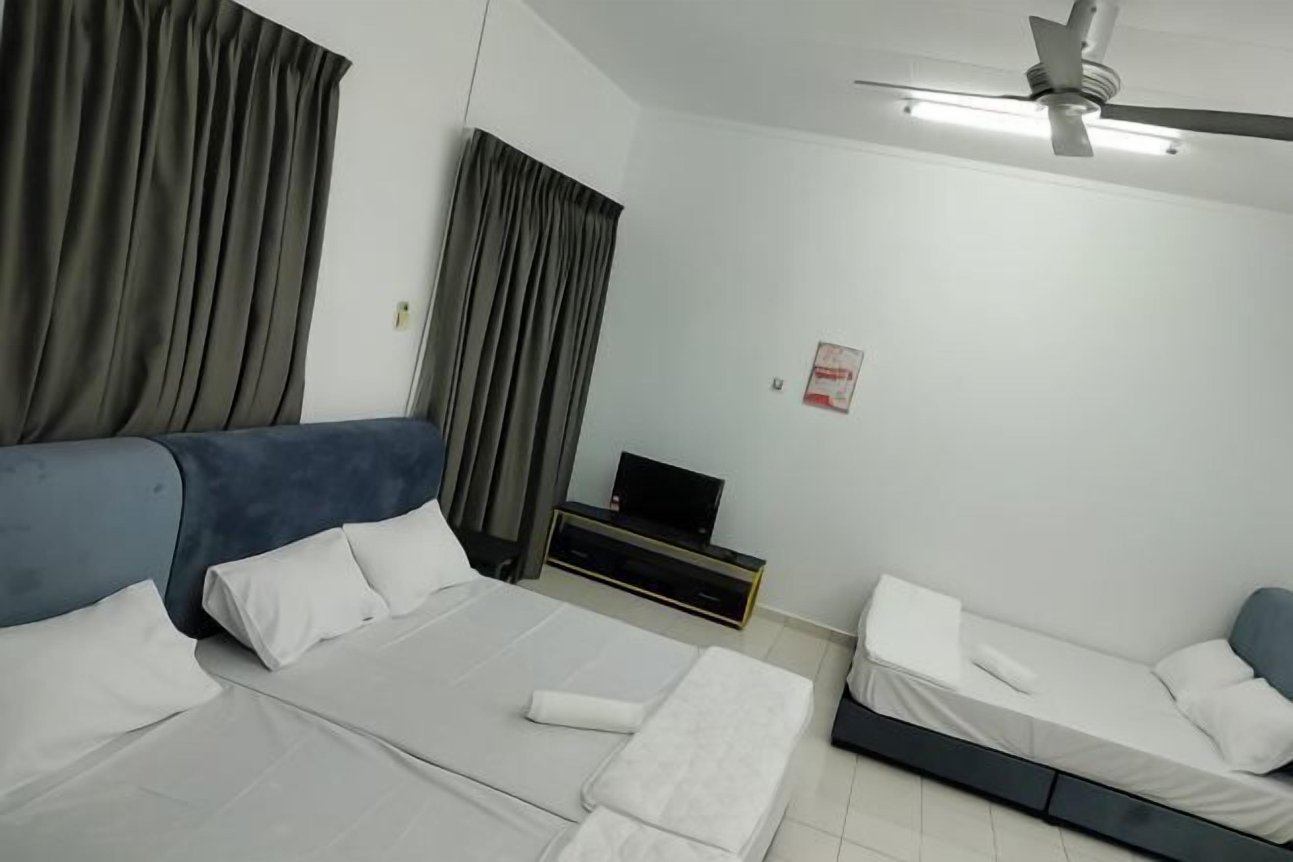 Iron/ironing board, free WiFi, bed sheets