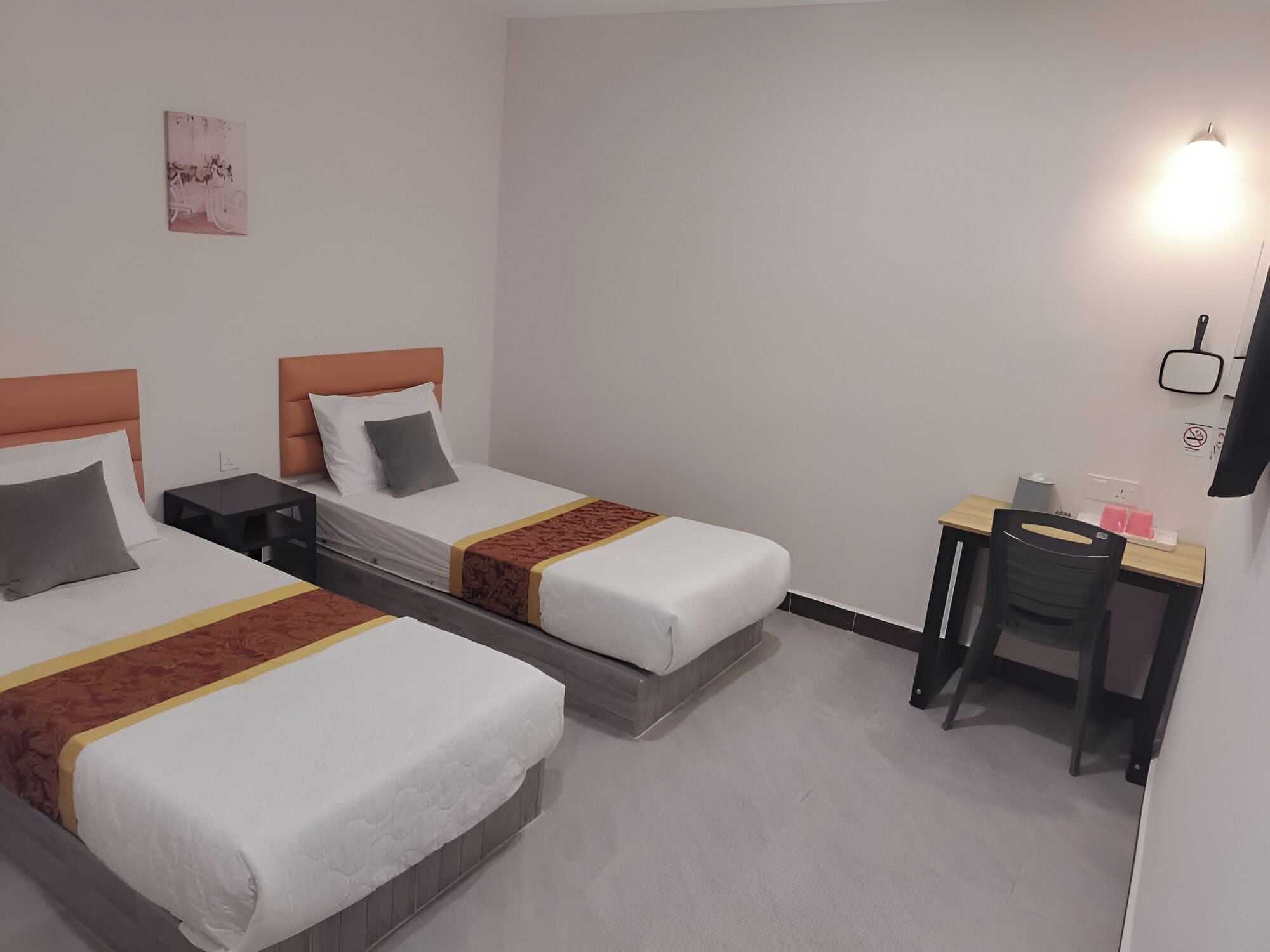 Standard Twin Room | Iron/ironing board, free WiFi, bed sheets