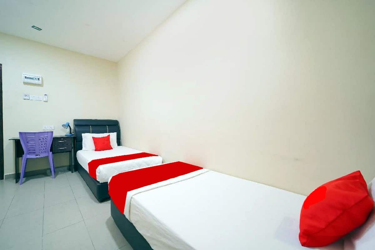 Standard Twin Room | Iron/ironing board, free WiFi, bed sheets
