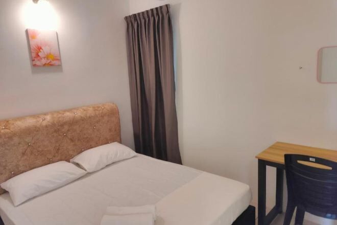 Iron/ironing board, free WiFi, bed sheets