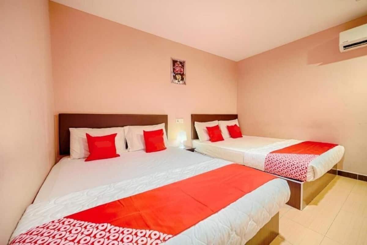 Family Room | Iron/ironing board, free WiFi, bed sheets