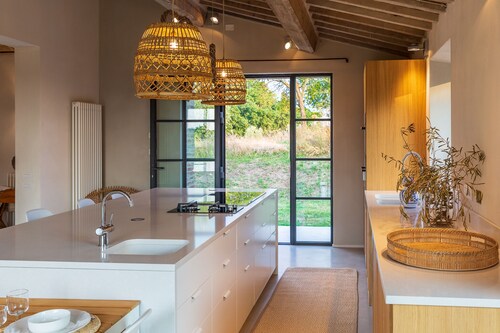 Charming Cottage with vue- 450 M2, private swimming pool, Air-co