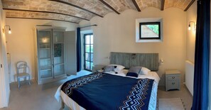 6 bedrooms, in-room safe, iron/ironing board, free WiFi - Charming Cottage with vue- 450 M2, private swimming pool, Air-co (CASTIGLIONE DEL LAGO PG)