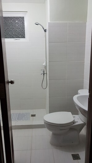 Combined shower/tub - Studio Apt with Balcony (Cebu City)