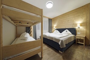 3 bedrooms, free WiFi, bed sheets