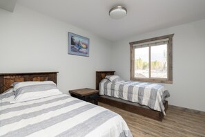 4 bedrooms, WiFi, bed sheets