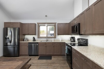 Antler Ridge Cabin Rental - Pet Friendly!