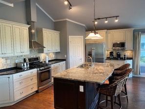 Microwave, coffee/tea maker, electric kettle, blender - FrippinFun - Three Bedroom House, Sleeps 8 (Fripp Island)