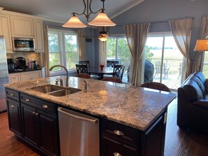 Interior - FrippinFun - Three Bedroom House, Sleeps 8 (Fripp Island)