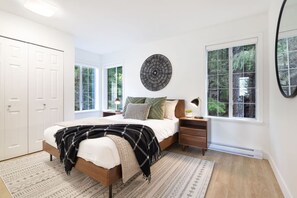 3 bedrooms, desk, iron/ironing board, free WiFi