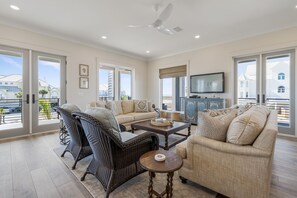 Fernseher, Tischtennisplatte