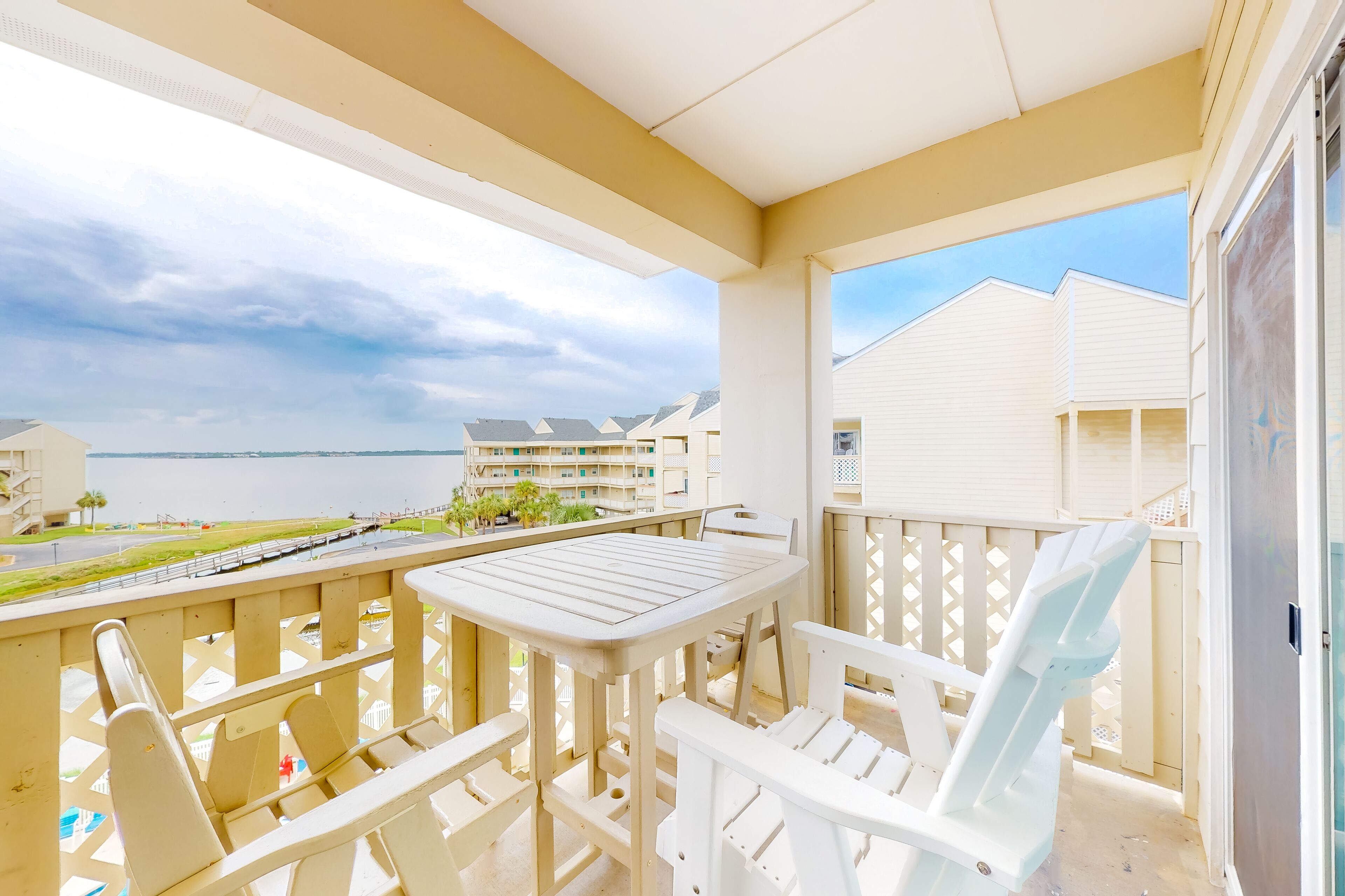Bay-view condo near golf with beach access, pool & balcony - snowbird-friendly