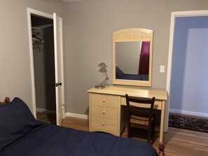 3 bedrooms, desk, iron/ironing board, free WiFi