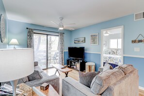 TV, lettore DVD, tavolo da ping pong