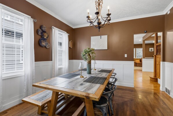 Dining - NEST ON VESTRY- Huge Modern UNBEATABLE Proximity (Cleveland)