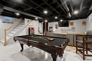 Game room - NEST ON VESTRY- Huge Modern UNBEATABLE Proximity (Cleveland)