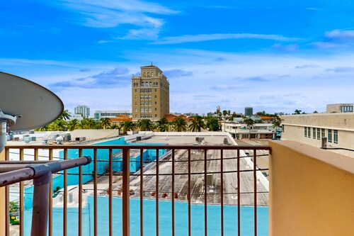 Snowbird-Friendly Condo with WiFi, Central AC- Short Walk to the Beach