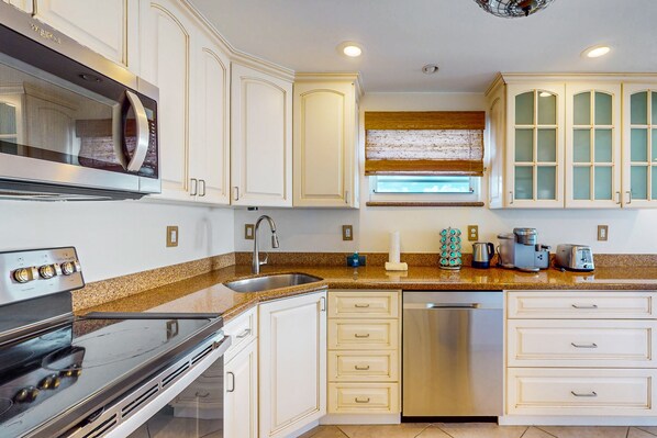Fridge, microwave, oven, stovetop - Snowbird-Friendly Condo with WiFi, Central AC- Short Walk to the Beach (Miami Beach)