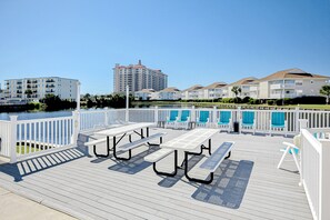 Outdoor dining - Water view condo w/private balcony, pool, close to beach & golf (North Myrtle Beach)