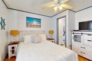 2 bedrooms, iron/ironing board, internet, bed sheets - Water view condo w/private balcony, pool, close to beach & golf (North Myrtle Beach)