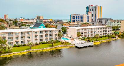 Water view condo w/private balcony, pool, close to beach & golf