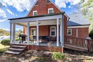 Outdoor dining - Robinson River Retreat - Near River, SNP & Graves (Madison)