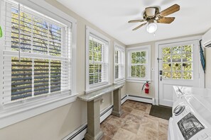 Interior - Robinson River Retreat - Near River, SNP & Graves (Madison)