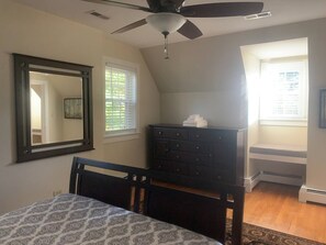 3 chambres, bureau, fer et planche à repasser, accès au Wi-Fi (inclus)