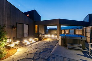Terrace/patio - Oceanfront, HotTub, Courtyard, Dogs Ok, Golf (The Sea Ranch)