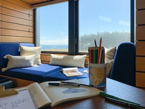 Smart TV, fireplace, DVD player, table tennis - Oceanfront, HotTub, Courtyard, Dogs Ok, Golf (The Sea Ranch)